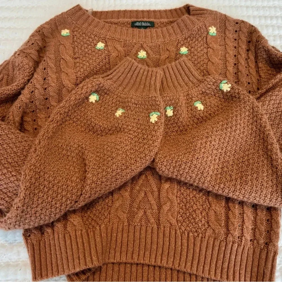 Wild Fable Cable Knit Sweater with Embroidered Flowers Size Small - Picture 1 of 8